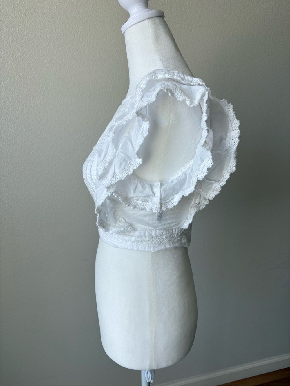 Altar'd State Womens White Solid Square Neck Smocked Ruffle Lace Crop Top S - Picture 7 of 9